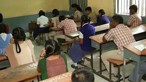 ಎಸ್ಎಸ್ಎಲ್ ಸಿಯಲ್ಲಿ ಹಾಸನಕ್ಕೆ ಅಗ್ರಸ್ಥಾನ, ಹುಟ್ಟಿಕೊಂಡಿತು ಅನುಮಾನ! 