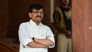 'ಇಂದಿರಾ ಗಾಂಧಿಗೆ ಅಂಡರ್‌ವರ್ಲ್ಡ್ ನಂಟು': ಕಿಡಿಯೆಬ್ಬಿಸಿದ ಶಿವಸೇನಾ ಮುಖಂಡ ಸಂಜಯ್ ರಾವತ್
