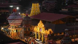  ಉಡುಪಿ ಪರ್ಯಾಯಕ್ಕೆ ಕ್ಷಣಗಣನೆ: ಕಣ್ಮನ ಸೆಳೆಯುವ ಕೃಷ್ಣನಗರಿ ಚಿತ್ರಗಳು...