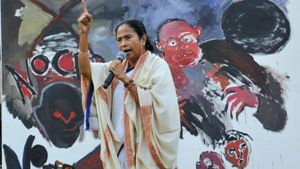 ಬಿಜೆಪಿ ಬಿಟ್ಟು ಎಡಪಕ್ಷ, ಕಾಂಗ್ರೆಸ್ ಅನ್ನು ಲೇವಡಿ ಮಾಡಿದ ಮಮತಾ ಬ್ಯಾನರ್ಜಿ 