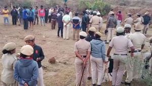  ಪರಿಹಾರ ಕೊಡದೇ ರಾಮನಗರದಲ್ಲಿ ಬೈಪಾಸ್ ಕಾಮಗಾರಿ ಆರಂಭ; ರೈತರಿಂದ ತಡೆ