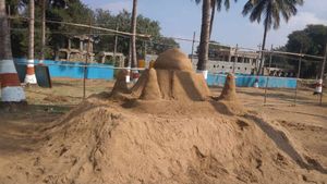 ಮರಳಲ್ಲಿ ಮೂಡುತ್ತಿರುವ ತಾಜ್‍ ಮಹಲ್ ನೋಡಲು ಬನ್ನಿ 