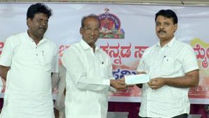 ಕನ್ನಡ ಸಾಹಿತ್ಯ ಸಮ್ಮೇಳನಕ್ಕೆ 1 ತಿಂಗಳ ವೇತನ ಕೊಟ್ಟ ಐಎಎಸ್ ಅಧಿಕಾರಿ 