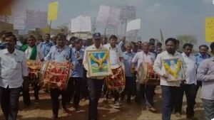  ಕಪ್ಪತ್ತಗುಡ್ಡದ ಸುಜಲಾನ್ ಕಂಪನಿ ವಿರುದ್ಧ ನಿಂತ ಸಿಬ್ಬಂದಿ