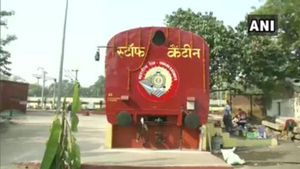 ಕ್ಯಾಂಟೀನ್‌ ಆಗಿ ಬದಲಾದ ನಿರುಪಯುಕ್ತ ರೈಲು ಬೋಗಿ 