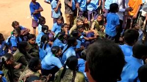 ಸರಿಯಾದ ಊಟ ಕೊಡದಿದ್ದಕ್ಕೆ ಪ್ರತಿಭಟಿಸಿದ ಹೊಸೂರು ಶಾಲೆ ಮಕ್ಕಳು 