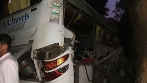 ಕಾರ್ಕಳ ಬಳಿ ಬಸ್ ಅಪಘಾತ 9 ಸಾವು, ಹಲವು ಮಂದಿಗೆ ಗಾಯ