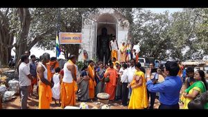  ಬಸ್ತಿ ಗೊಮ್ಮಟನಿಗೆ ಸಂಭ್ರಮದ ಮಹಾಮಸ್ತಕಾಭಿಷೇಕ