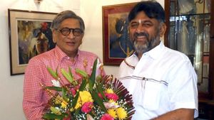 'ನಿರ್ಗತಿಕ ಕಾಂಗ್ರೆಸ್ ನಾಯಕರಿಗೆ ಡಿಕೆಶಿ ಊಟ ಹಾಕಿಸಲಿ'