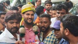 ಮಗುವಿಗಾಗಿ 'ಮಿಂಚಿನ ಓಟ'; ಹೀರೋ ಆದ ಆಂಬುಲೆನ್ಸ್ ಚಾಲಕ