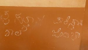  ಹುಬ್ಬಳ್ಳಿ ಸರ್ಕಾರಿ ಶಾಲೆ ಗೋಡೆ ಮೇಲೆ 