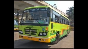 ಕಾರವಾರ; ಸರ್ಕಾರಿ ಬಸ್ಸಲ್ಲಿ ಹೋಗುವವರಿಗೂ ಟೋಲ್ ಹೊರೆ, ಇದು ಯಾವ ನ್ಯಾಯ?