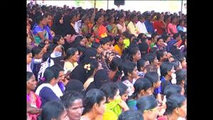  ಮೈಕ್ರೋಫೈನಾನ್ಸ್ ಗಳ ದೌರ್ಜನ್ಯ: ಉಡುಪಿಯಲ್ಲಿ ಧರಣಿ ಕೂತ ಸಾವಿರಾರು ಮಹಿಳೆಯರು