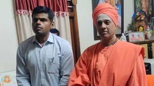 ತುಮಕೂರು ಸಿದ್ದಗಂಗಾ ಮಠಕ್ಕೆ ಕೆ. ಅಣ್ಣಾಮಲೈ ಭೇಟಿ 