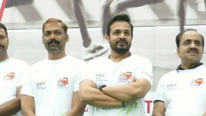  ದಾವಣಗೆರೆಯಲ್ಲಿ ವಾಕಥಾನ್ ಗೆ ಚಾಲನೆ ನೀಡಿದ ನಟ ವಿಜಯ್ ರಾಘವೇಂದ್ರ 