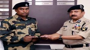 ದೆಹಲಿ ಗಲಭೆಯಲ್ಲಿ ಮನೆ ಕಳೆದುಕೊಂಡ ಯೋಧನಿಗೆ ಬಿಎಸ್‌ಎಫ್ ನೆರವು
