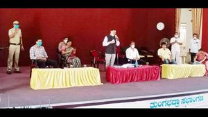  ದಾವಣಗೆರೆಯಲ್ಲಿ ಮುನ್ನೆಚ್ಚರಿಕೆಯಾಗಿ ಲಾಡ್ಜ್ ಮಾಲೀಕರೊಂದಿಗೆ ಜಿಲ್ಲಾಧಿಕಾರಿ ಸಭೆ