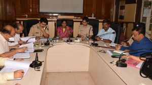ಧಾರವಾಡ Lockdown; ಅಗತ್ಯ ವಸ್ತುಗಳಿಗೆ ಮಾತ್ರ ವಿನಾಯಿತಿ 