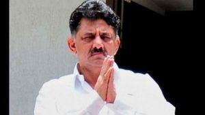 ಪಟಾಕಿ ಸಿಡಿಸಿ ಪರಿಸರ ಹಾಳು ಮಾಡಬೇಡಿ ಎಂದ ಡಿಕೆಶಿ