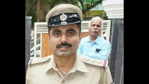 ಕುಖ್ಯಾತ ರೌಡಿಗೆ ಗುಂಡು ಹಾರಿಸಿದ ಮಾಗಡಿ ಸರ್ಕಲ್ ಇನ್ಸ್ ಪೆಕ್ಟರ್ 
