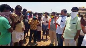 ಕೊರೊನಾ ಲಾಕ್ ಡೌನ್: ಚನ್ನಪಟ್ಟಣದಲ್ಲಿ ಅತಂತ್ರರಾದ ಕಾರ್ಮಿಕರು