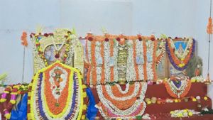  ಮದ್ದೂರಿನಲ್ಲಿ ಭಕ್ತರ ಸೆಳೆದ ಬೆಟ್ಟದ ಅರಸಮ್ಮನವರ ಜಾತ್ರೆ