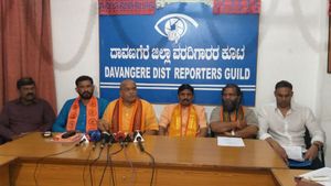 ಕಾನೂನು ಹಿಂದೂಗಳಿಗೆ ಮಾತ್ರವಾ, ಮುಸ್ಲಿಮರಿಗೆ ಇಲ್ವಾ: ಮುತಾಲಿಕ್ 