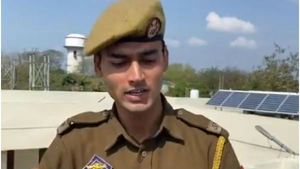 ವಿಡಿಯೋ: 'ಗಲ್ಲಿ ಬಾಯ್'ನಂತೆ Rapper ಆದ ಪೊಲೀಸ್ ಕಾನ್ಸ್ ಟೇಬಲ್
