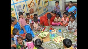 ಅಂಗನವಾಡಿ ಕಾರ್ಯಕರ್ತೆ ಮತ್ತು ಸಹಾಯಕಿಯರ ಹುದ್ದೆಗೆ ಅರ್ಜಿ ಆಹ್ವಾನ