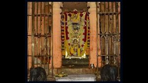 11 ವರ್ಷಗಳ ನಂತರ ಬಂದ್ ಆದ ಮಂತ್ರಾಲಯ: ರಾಯರ ದರ್ಶನ ಇಲ್ಲ 