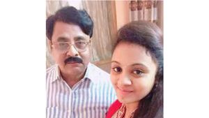 ಅಪ್ಪನ ಅಂತ್ಯಕ್ರಿಯೆಯಲ್ಲಿ ಪಾಲ್ಗೊಳ್ಳಲಾಗದೆ ಕಣ್ಣೀರಿಟ್ಟ ಅಮೃತಾ 