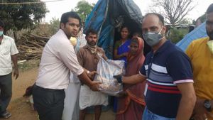 ಲಾಕ್ ಡೌನ್: ಜನರ ನೆರವಿಗೆ ಹಾರೋಹಳ್ಳಿ ಕೈಗಾರಿಕಾ ಸಂಘ