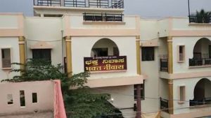 ಬೆಳಗಾವಿಯಲ್ಲಿ ರಾತ್ರೋರಾತ್ರಿ ಮನೆ ಖಾಲಿ ಮಾಡಿದ ಜನ