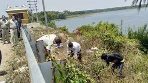 ಲಾಕ್ ಡೌನ್; ಗಮನ ಸೆಳೆದ ಮಂಡ್ಯ ಪೊಲೀಸರ ಕಾರ್ಯ ವೈಖರಿ 