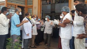  ಬಳ್ಳಾರಿ; ಕೊರೊನಾದಿಂದ ಹೊರಬಂದ ಮೂವರಿಗೆ ಹೃದಯಸ್ಪರ್ಶಿ ಬೀಳ್ಕೊಡುಗೆ
