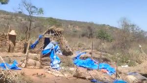ಗುಡಿಸಲು ನಾಶ: ಅರಣ್ಯ ಅಧಿಕಾರಿಗಳ ಮೇಲೆ ಗಂಭೀರ ಆರೋಪ 