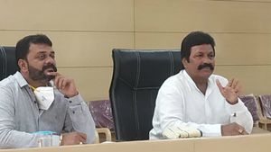 'ರೈತರಿಗೆ ಆತಂಕ ಬೇಡ, ಬಿತ್ತನೆ ಬೀಜ-ಗೊಬ್ಬರದ ದಾಸ್ತಾನು ಇದೆ'