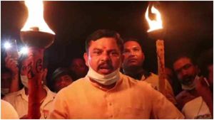 ಪಂಜು ಹಿಡಿದು ಕೊರೊನಾ ಓಡಿಸಲು ಬಂದ ಬಿಜೆಪಿ ಶಾಸಕ