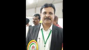  ಕಲಬುರಗಿ ಡಿಸಿ ಶರತ್ ವರ್ಗಾವಣೆಗೆ ಬಿಎಸ್ ವೈ ತಡೆಹಿಡಿದಿದ್ದೇಕೆ?