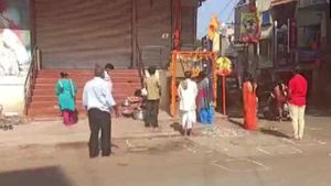 ಹನುಮಂತನಿಗೂ ಕೊರೊನಾ ಭೀತಿ; ಪೂಜೆಗೆ ಸಾಮಾಜಿಕ ಅಂತರ 