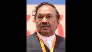 'ಮೈ ಮೇಲೆ ಪ್ರಜ್ಞೆ ಇಲ್ಲ ನಮ್ಮ ಕೇಂದ್ರ ಸಚಿವರಿಗೆ' ಎಂದ ರಾಜ್ಯದ ಸಚಿವ