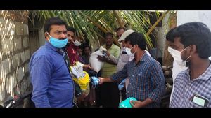  ಸೈಟ್ ಮಾರಿ ಬಡವರಿಗೆ ಅನ್ನ ಕೊಡುತ್ತಿದ್ದಾರೆ ಕೋಲಾರದ ಈ ಸೋದರರು