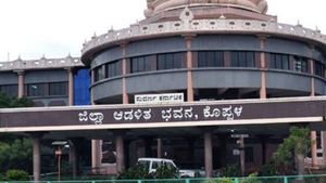 ಕೊರೊನಾ ಸೋಂಕಿತ ವ್ಯಕ್ತಿ ಕರೆತಂದಿದ್ದಕ್ಕೆ ಕ್ರಿಮಿನಲ್ ಕೇಸ್ 