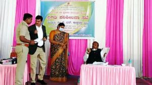  ಹೊರ ರಾಜ್ಯದಿಂದ ಬಂದವರ ಮೇಲೆ ಕಣ್ಣಿಡಲು ಕೆ.ಎಸ್.ಈಶ್ವರಪ್ಪ ಸೂಚನೆ