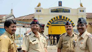 'ಜಾನಿ ಜಾನಿ ಎಸ್ ಪಪ್ಪಾ': ಜನರಿಗೆ ಮಹಾರಾಷ್ಟ್ರ ಪೊಲೀಸರ ಪಾಠ 