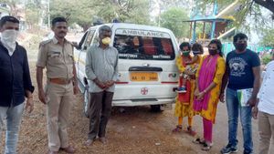 ಚಿಕ್ಕಮಗಳೂರಲ್ಲಿ ಜನರನ್ನು ಸಾಗಿಸಲು ಅಂಬ್ಯುಲೆನ್ಸ್ ದುರ್ಬಳಕೆ