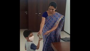  ಕೊರೊನಾ ಹೋರಾಟಕ್ಕೆ ಪಾಕೆಟ್ ಮನಿ ನೀಡಿದ ಮಂಗಳೂರಿನ ಪುಟಾಣಿ