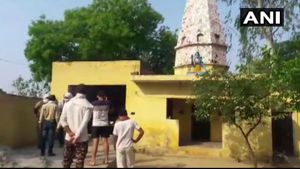 ದೇವಸ್ಥಾನದೊಳಗೆ ಖಡ್ಗದಿಂದ ಕೊಚ್ಚಿ ಇಬ್ಬರು ಅರ್ಚಕರ ಕೊಲೆ 