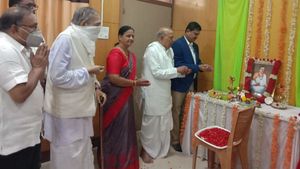 ಬಸವಣ್ಣರಂತೆ ಕಾಯಕದಲ್ಲಿ ದೇವರನ್ನು ಕಾಣಬೇಕು: ದಾವಣಗೆರೆ ಡಿಸಿ