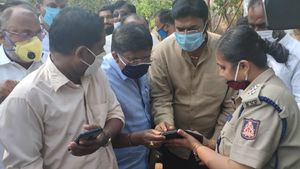 ಚಿರತೆ ದಾಳಿಗೆ ಬಲಿಯಾದ ವೃದ್ಧೆ ಮನೆಗೆ ಅರಣ್ಯ ಸಚಿವರ ಭೇಟಿ 